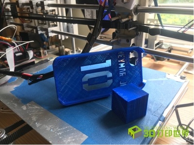 廣州高中生創(chuàng)新研發(fā)剪叉升降式3D打印機(jī)，推動(dòng)基礎(chǔ)材料銷售新機(jī)遇